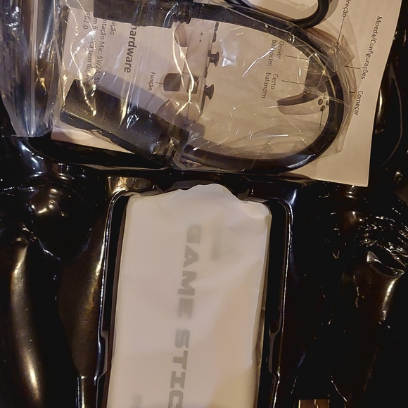 BRAND NEW never used Wireless Game and Controllers - Black and White - Picture 4 of 5